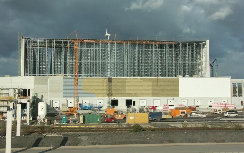Frontalsicht auf IKEA Distributionszentrum Dortmund in der Bauphase