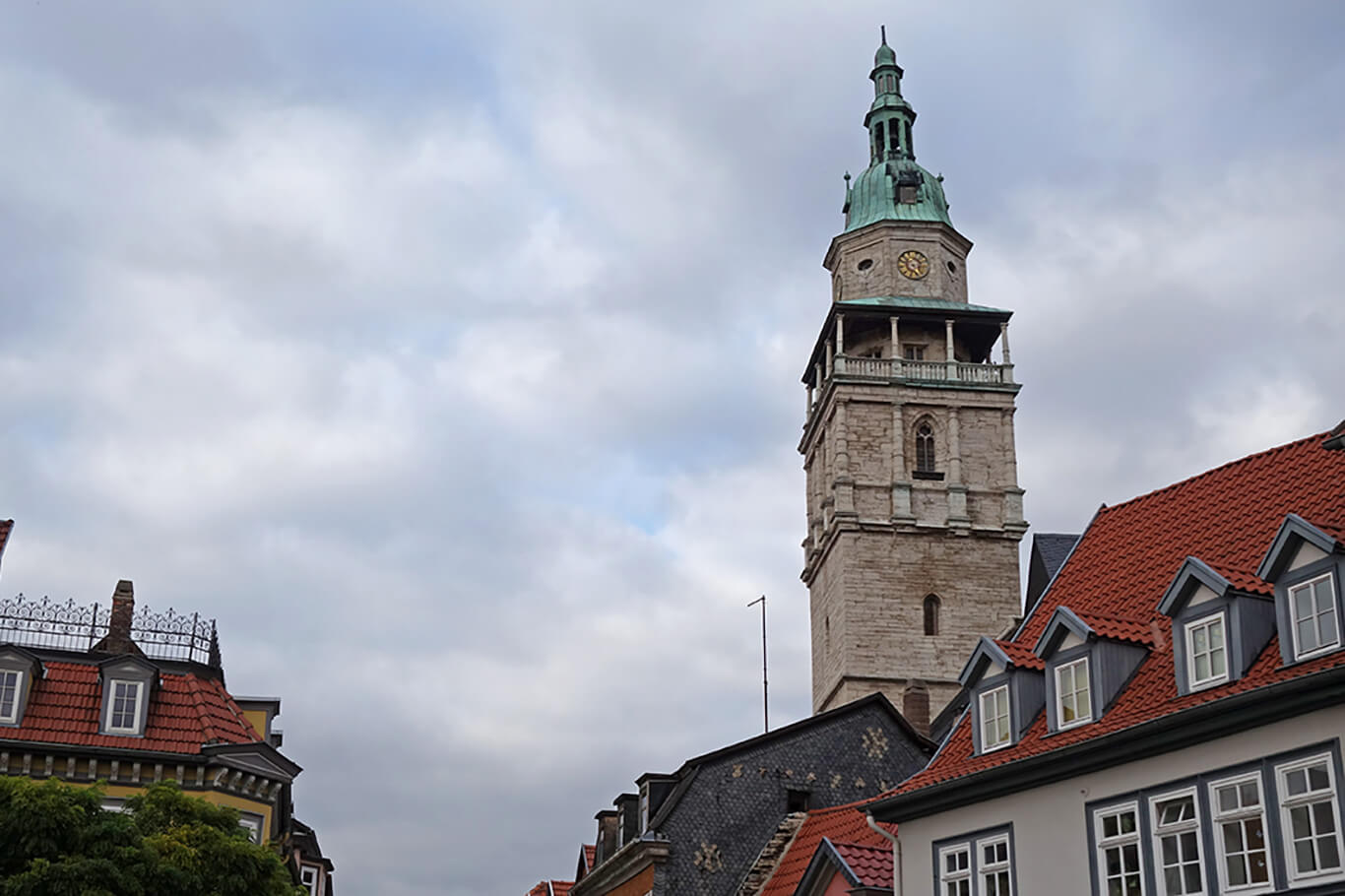 Blick auf Kirchturm der Marktkirche Bad Langensalza aus Stadtzentrum