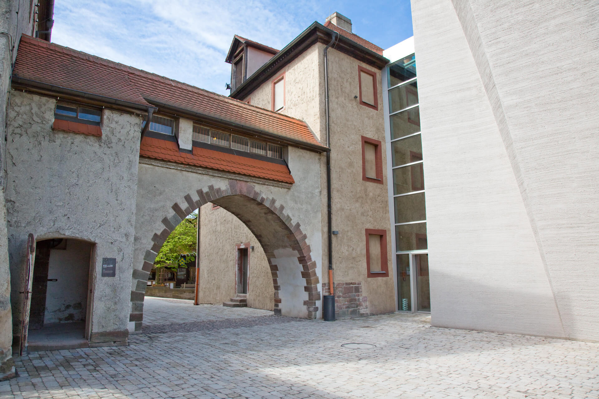 Besucherzentrum auf dem Vorplatz der Leuchtenburg